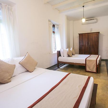 Villa Indrasiriya Ahangama Exteriör bild