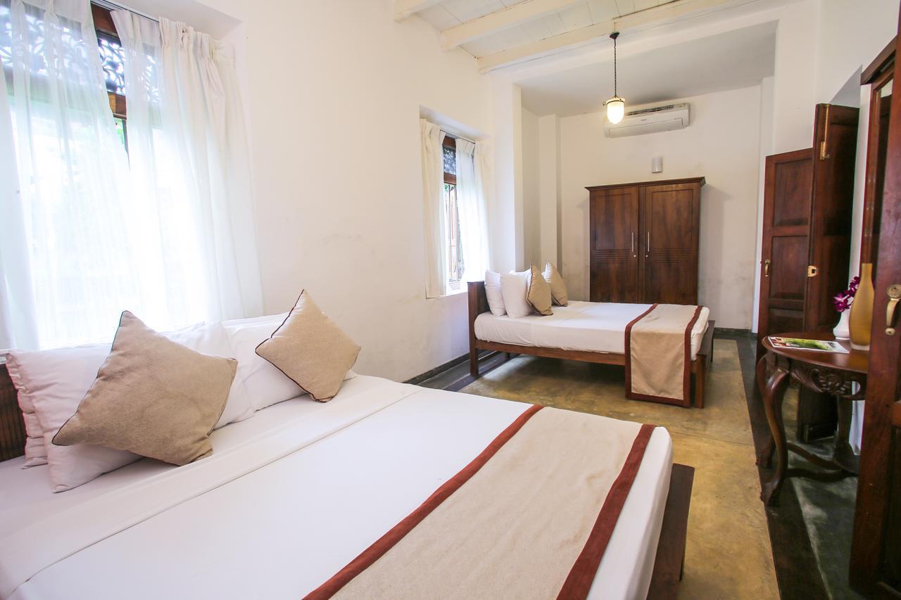 Villa Indrasiriya Ahangama Exteriör bild